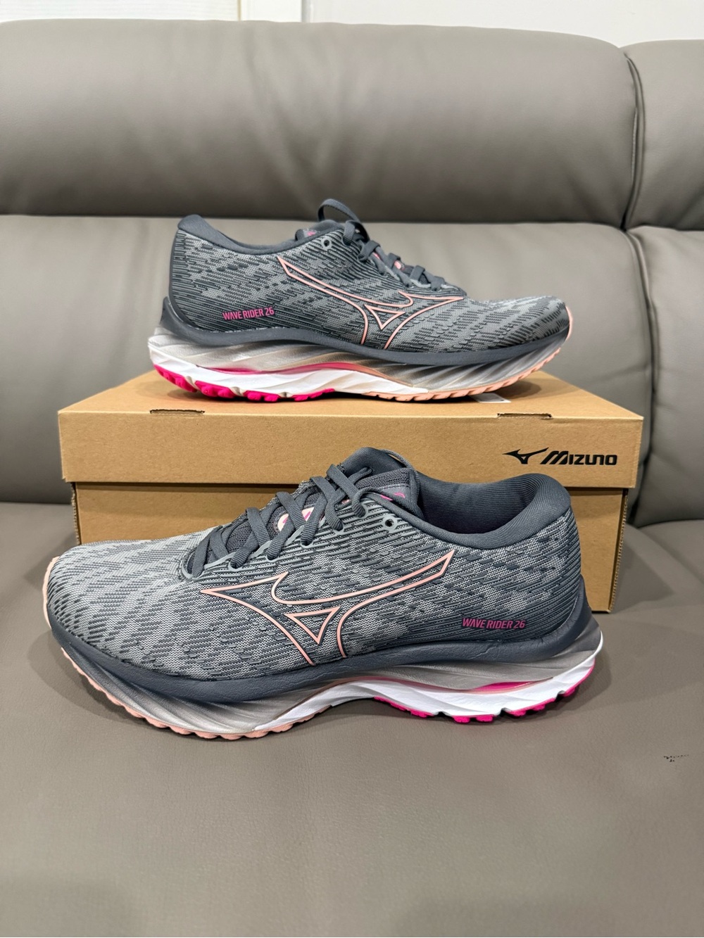 Mizuno Wave Rider 26 Cancer Awareness Limited Edition Sneaker Shoe Woman 8.5
